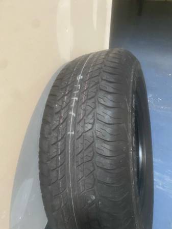 Un neumático - $75 (Lowell)63471242009731123