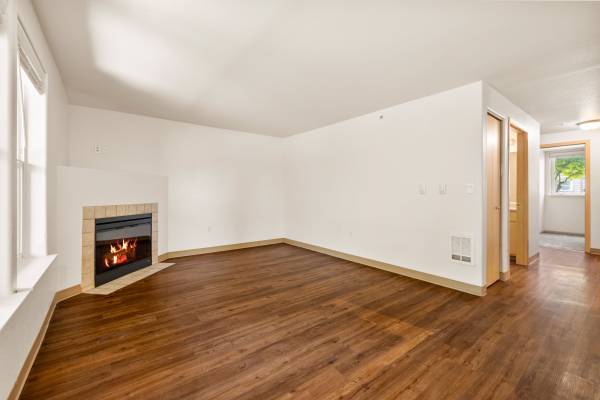 $2,295 / 3br - 1160ft2 - 3 HABITACIONES @ PILOT BUTTE // ¡ENORME CLÓSET DE PASO! ¡TONELADAS DE MEJORAS! (2020 NE Linnea Drive Bend, Oregon)63839289695619123