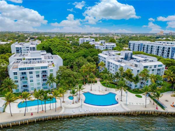 $1,750 Furnished room for rent. Nice location (Mimo district- NE 64th st and Biscayne)63825138415105123