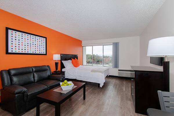 Studio 1/ba, Elevator, Dallas TX 1