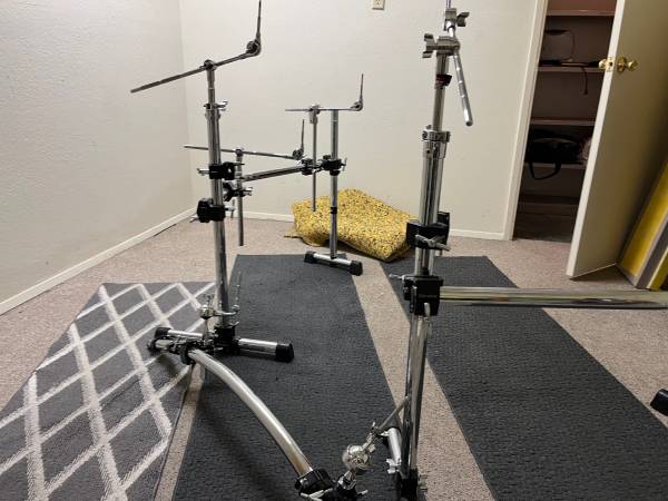 Gibraltar drum rack with cymbal arms 1