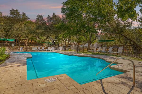 $1,240 / 1br - 700ft² - Attached Garages - Gym / Pool - Remodeled Kitchen - Bad Credit? (Northwest NW)63176804973953123