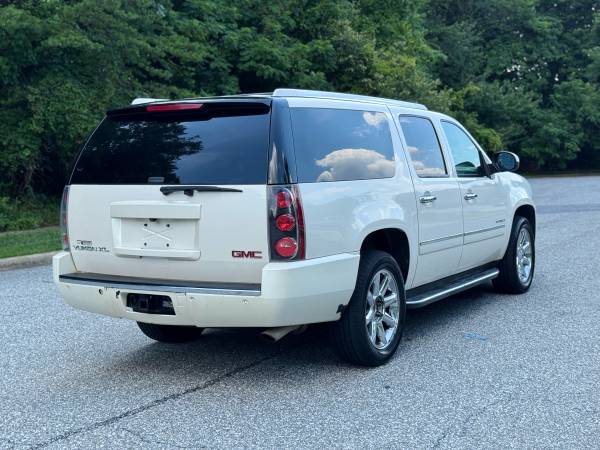2014 GMC Yukon XL Denali - $8,500 (Silver Spring)63616380788099124