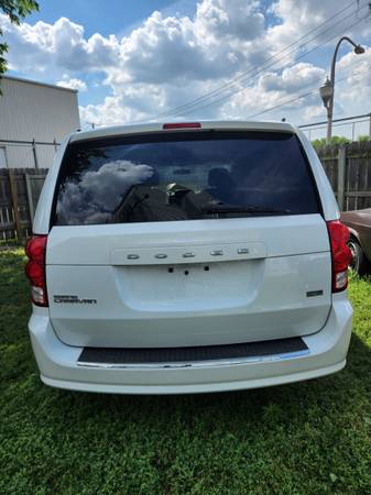2013 dodge grand caravan SE - $5,500 (Chicago)63618795624961123