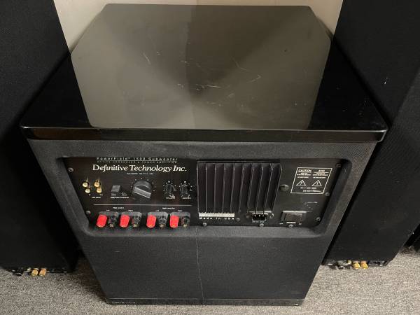 Definitive Technology Powerfield 1500 Subwoofer 15” driver 250 Watts 1