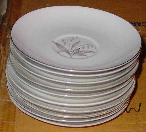 Kaysons Fine China Golden Rhapsody 1961 with Gold Trim -- 33 pieces 1