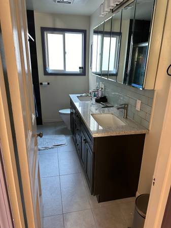 $1,200 / 150ft2 - Room Open in Sunny Large Creative Oakland Home (oakland lake merritt / grand)63850427311363124