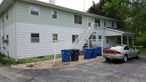 $975 / 2br - 800ft2 - Southside 2 bedroom upper, gas/elect included.  $975. Guenther Av. Osh (Oshkosh)63838113406467121
