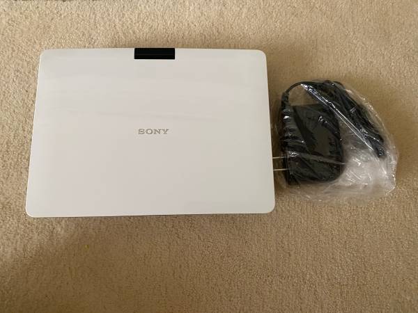 Like new Sony portable CD/DVD player FX 930 1