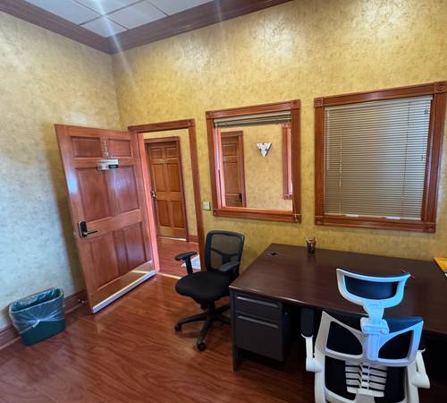 $925 / 160ft2 - One Month Free Office Space ! (Omaha , NE)64021006482434121