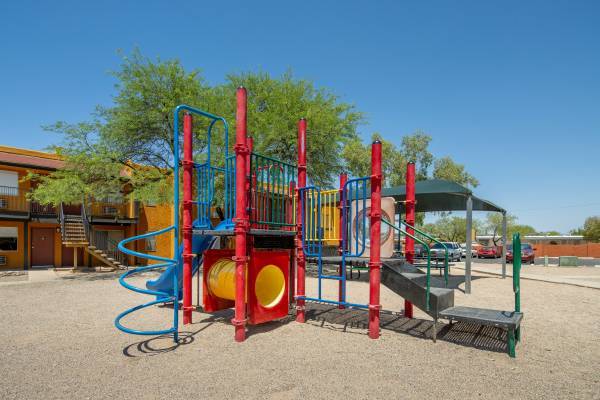 $799 / 1br - 463ft2 - Renta GRATIS Hasta Octubre! Una Recamara Solo $799! (Park View Apartments)63674860608769120