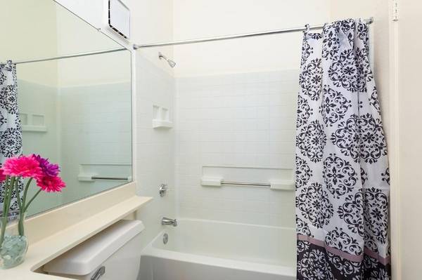 $2,589 / 2br - 1012ft2 - 2bd 2ba, Hermosas áreas verdes, techos altos (Santa Clarita)63701054060675124