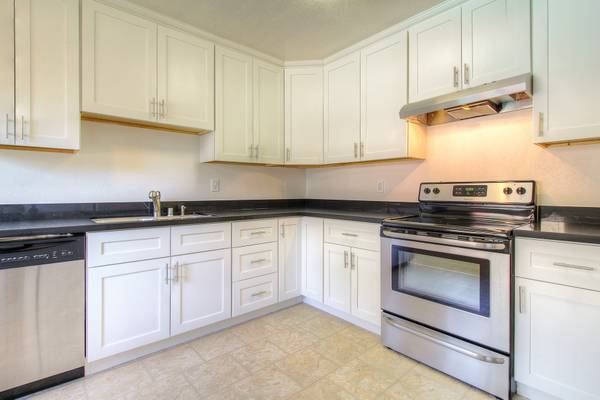 $2,245 / 2br - 750ft2 - ☀️ Summer Never Ends — 2BR w/ Pool & BBQ, Sept 24 Move-In (santa rosa)63695877577475121