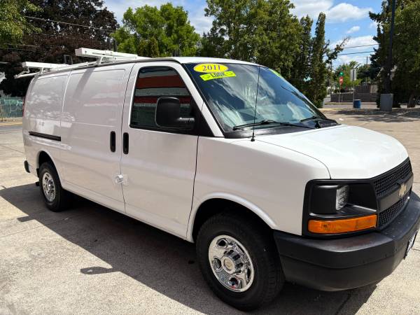 2011 CHEVROLET EXPRESS G2500 297K.MI.CARGO+ROOF RACK WHITE VAN**SALE** - $5,800 (PORTLAND OREGON)63474809836673122