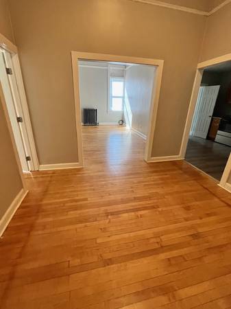 $1,925 / 1br - 896ft2 - Ático de un dormitorio reformado en Maple St. Florence (Maple Street Florence MA)64017046028289123