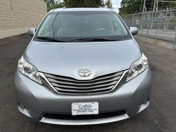 2014 Toyota Sienna XLE AWD --Título limpio, Cuero, Techo solar, Equipado-- - $22,995 (kirkland)63613938574339121