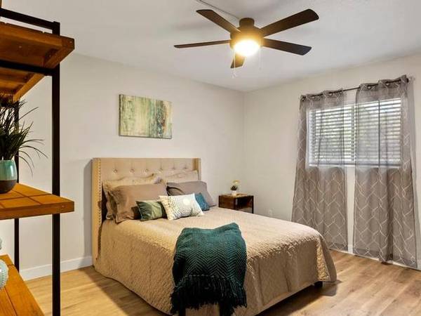 $1,285 / 2br - 780ft2 - Convenient 1 and 2 BR  Easy Freeway Access, Airy Layout, Pet Fr (Scottsdale)64024995135235124