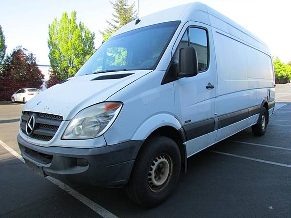 2011 MERCEDES-BENZ SPRINTER 2500 Furgón MOTOR NUEVO, Estantes de Utilidad, Trasero - $8995.0063623498923137122