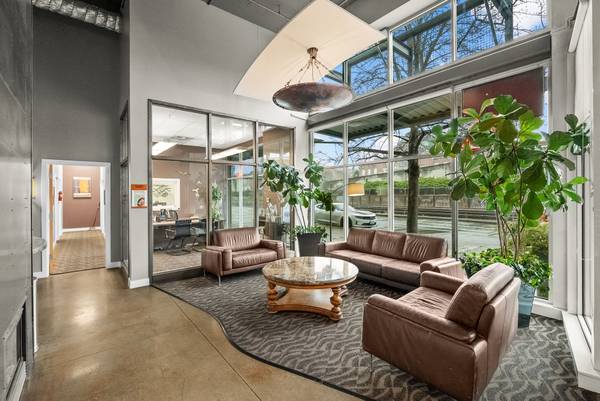 $1,899 / 1br - 705ft2 - Come Home To Calm Waters63808107109763120