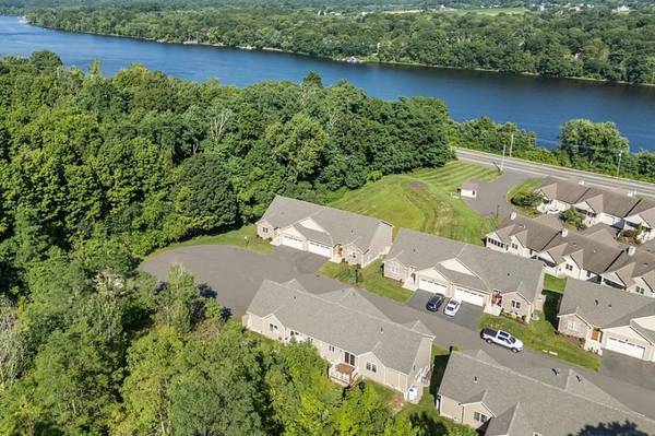 $3,500 / 3br - 1750ft2 - RIVERVIEW CONDOMINIUM - 2 OR 3* BEDROOM GORGEOUS TOWNHOUSE (Holyoke)64017046880257124