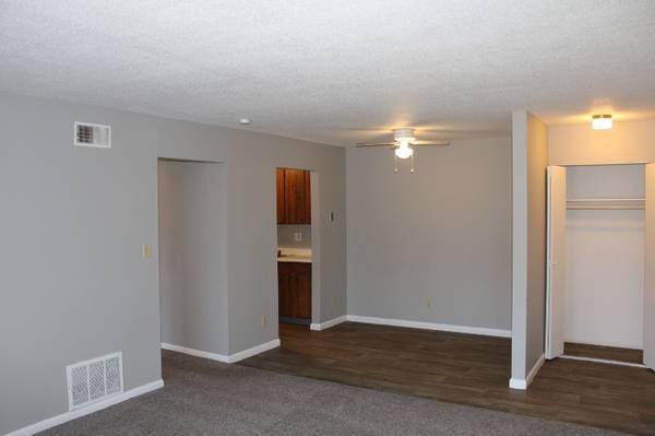 $775 / 1br - 650ft2 - Close to Restaurants, Close to Shopping, Close to Freeway (2981 6th Street Southwest, Cedar Rapids, IA)63815134764033120