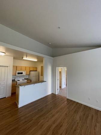 $1,375 / 1br - 546ft2 - West Hills Living!!! With Gym/Sauna/Pool/Hot Tub! Don't Miss THIS!!! (Portland)63999454244483121