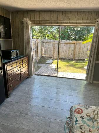 $1.000 / 1 dormitorio - HABITACIÓN GRANDE Y CÓMODA CON ENTRADA PRIVADA Y BAÑO PRIVADO (West Palm Beach (calle Okeechobee/Haverhill))63348744369537122