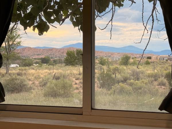 $1,650 / 2br - 1200ft2 - Beautiful FURNISHED 2br on quiet farm UTILITIES/INTERNET INCLUDED (Pojoaque)63806020154371124