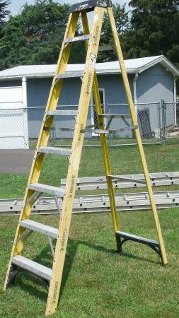 huskey 8 foot step ladder 1