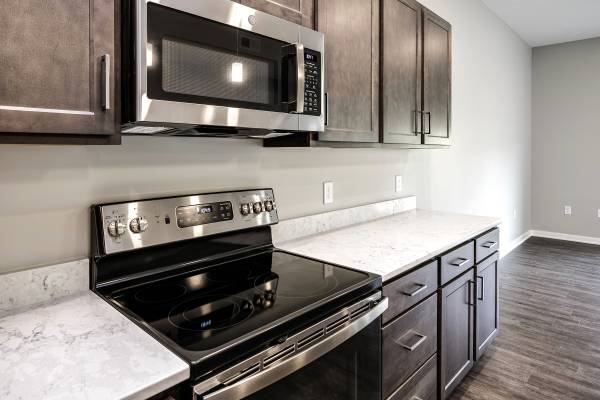 $1,225 / 1br - 743ft2 - ¡Uno de un dormitorio en segundo piso listo para este otoño!63681659757313122