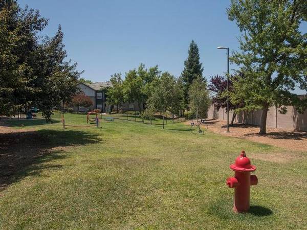 $2,175 / 2br - 932ft2 - Pet Friendly - Up to 2 Pets per Home, Playground, Breakfast Bar (Rancho Cordova)63850641281667121
