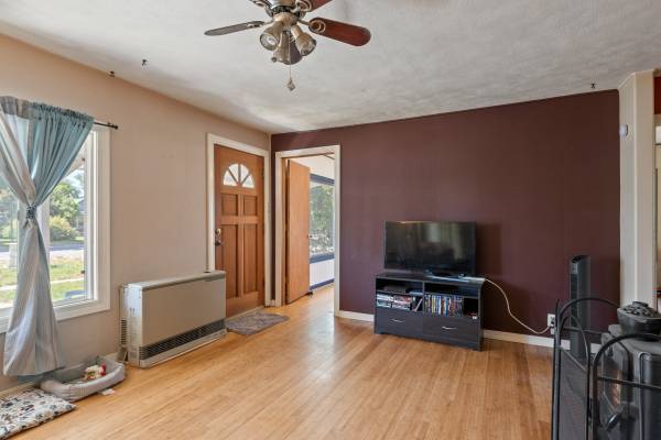 $325,000 / 2br - 750ft2 - Charming Stevensville Retreat: Where Comfort Meets Convenience! (Stevensville)63657026846083124