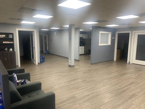 $1,800 / 800ft2 - 800sqft Main Level Office w Full Kitchen in Professional Building (Palos Hills)63898860394883124