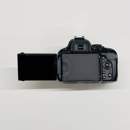 Nikon D5100 camera body - $300 (hayward / castro valley)63471132466435122