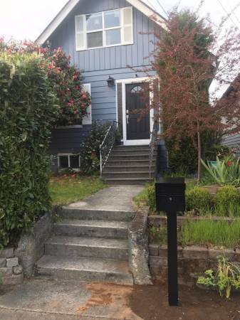 $2,900 / 2br - 900ft2 - MIL 2 BR 1 BA in Phinney Ridge Seattle, 1 Mile to Green Lake (Seattle)63944964063491120