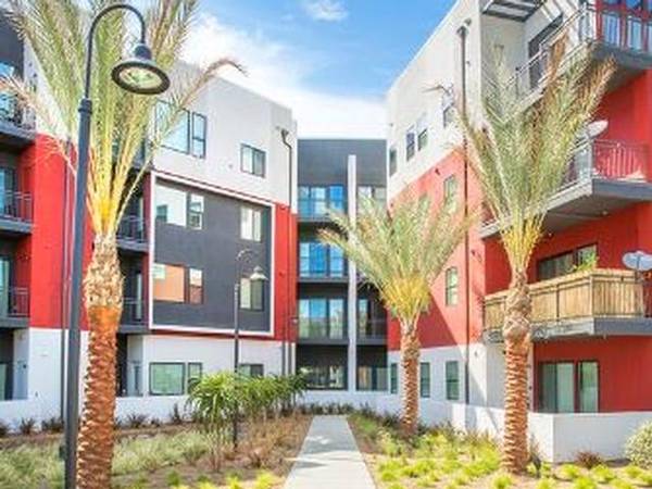 $2,570 / 1br - 958ft2 - Large Conference Room, Microwave, Night Patrol (Woodland Hills)63840112991747124
