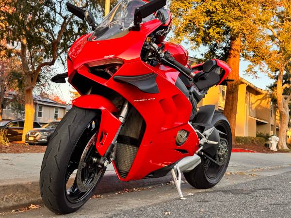 Ducati Panigale V4 1