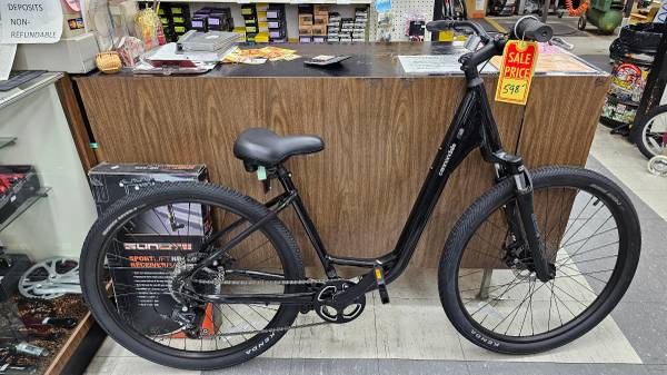 Brand New Cannondale Adventure 2 Comfort Hybrid Bike 1