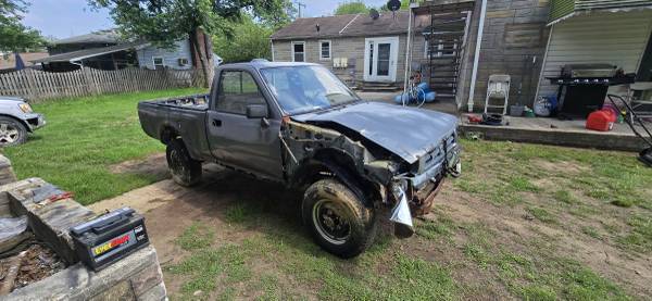 Toyota trucks 80's 90's WANTED 1