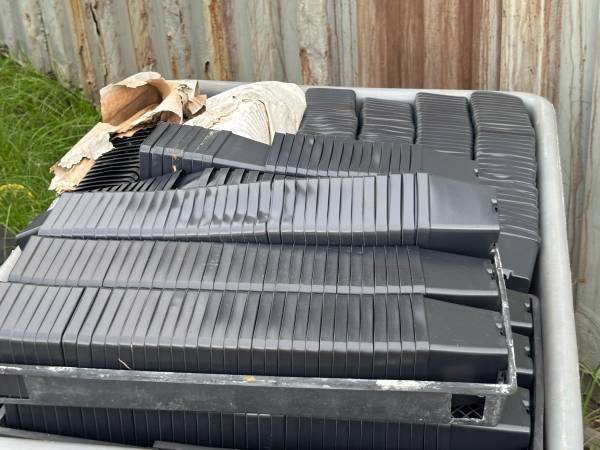 Square 3.5 starter nursery pots with trays 1