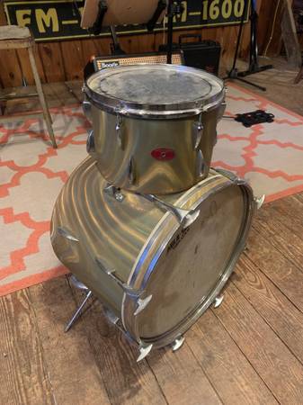 Vintage MIJ drums $200 1