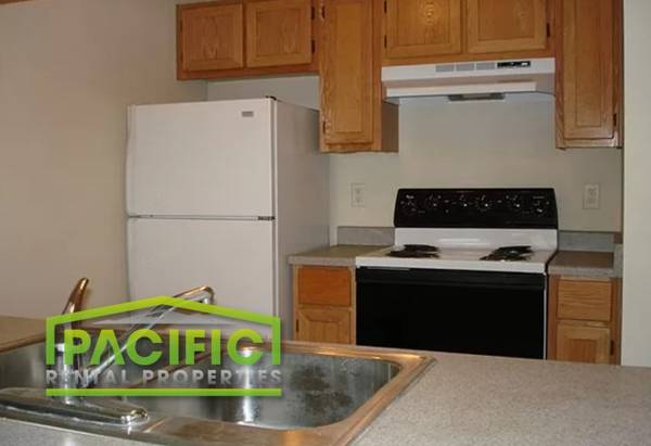 $1,095 / 2hab - 850ft2 - 1100 W 2nd St (Medford)63654692878339123