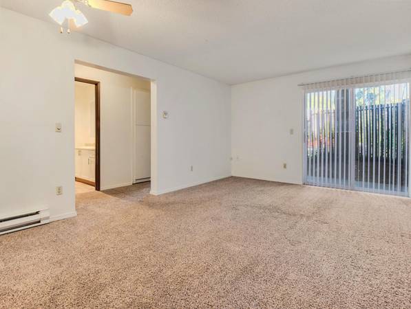 $1,250 / 1br - One Bed - Short Commute to PSU and OHSU + Central Tigard & Clean (Portland)63914854089602122