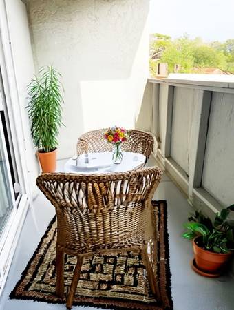 $1,800 / 1br - 650ft2 - 1 Bedroom 1 Bath Everything You Need. All Right Here At Castilian!!! (concord / pleasant hill / martinez)63687441159425123