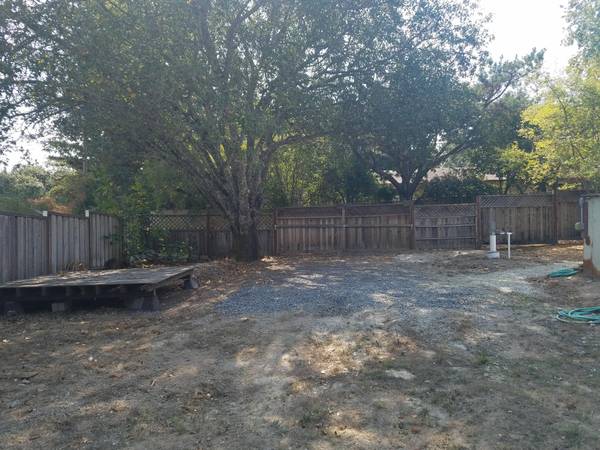$500 ESPACIO AGRADABLE para Remolque, RV, Hogar Pequeño $500 al mes + 10 horas al mes de trueque de trabajo (sebastopol)63622983413891122