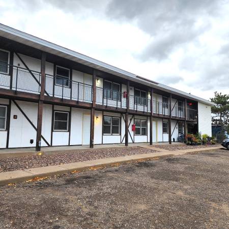 $795 / 2br - 650ft2 - 🌟 2BR/1BA Upper Unit – Cat Friendly – $795/mo – Available NOW (Eau Claire, WI)63845958979969123