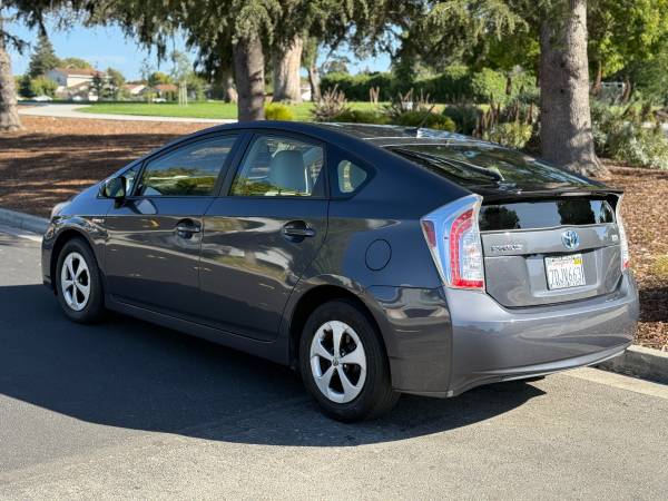 2013 Toyota Prius Hatchback (Título limpio/Estado impecable) - $7,950 (Fremont / Union City / Newark)63438690859395123