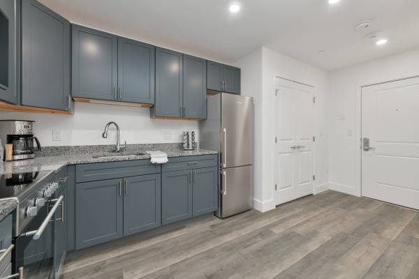 $1,400 / 9999ft2 - ****LUXURY STUDIO NOVEMBER 1**** (Lynn)63620245640065123
