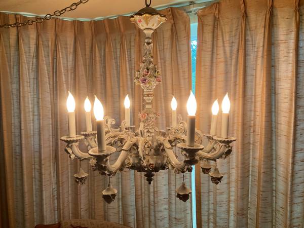 8 light Italian Mangani Porcelain Chandelier Victorian I CAN DELIVER 1