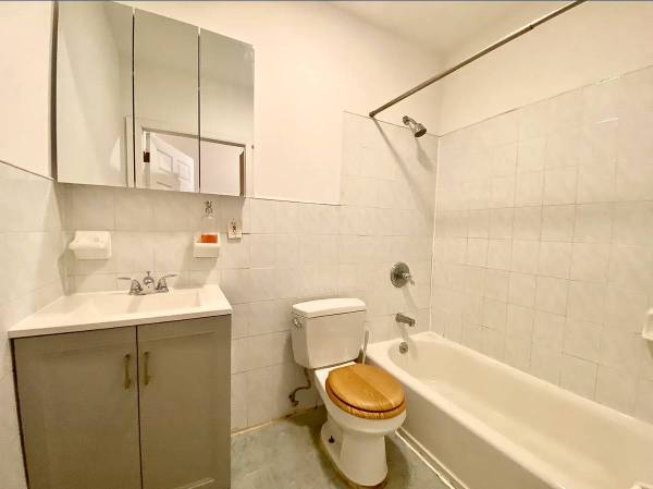 $920 / 1br - Quiet 1 Bedroom Apartment Near Local Grocery & Dining (south san francisco)63888991217537123